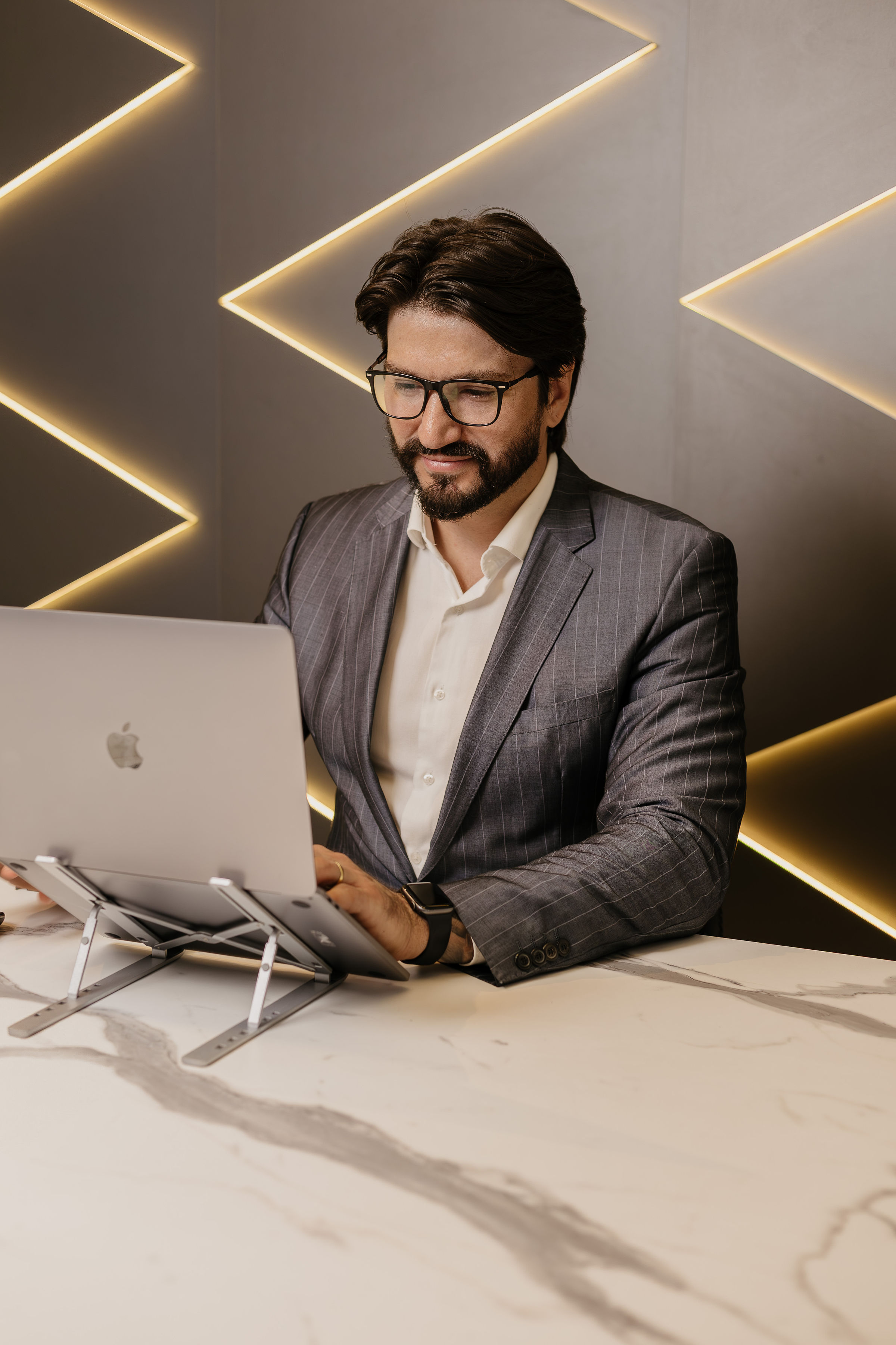 Solano ajudando alunos